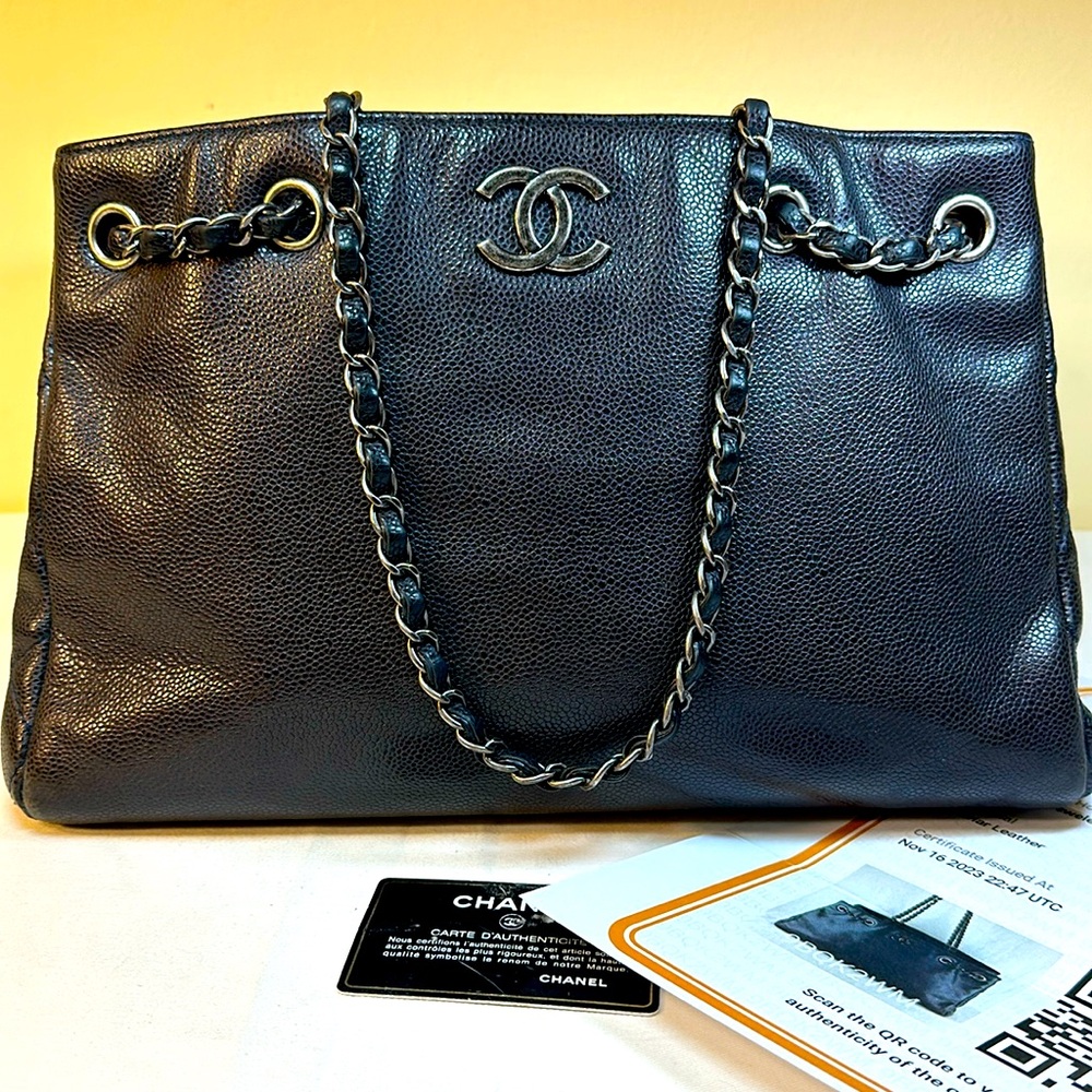CHANEL Black Caviar Leather Chain-Handle Shoulder Bag